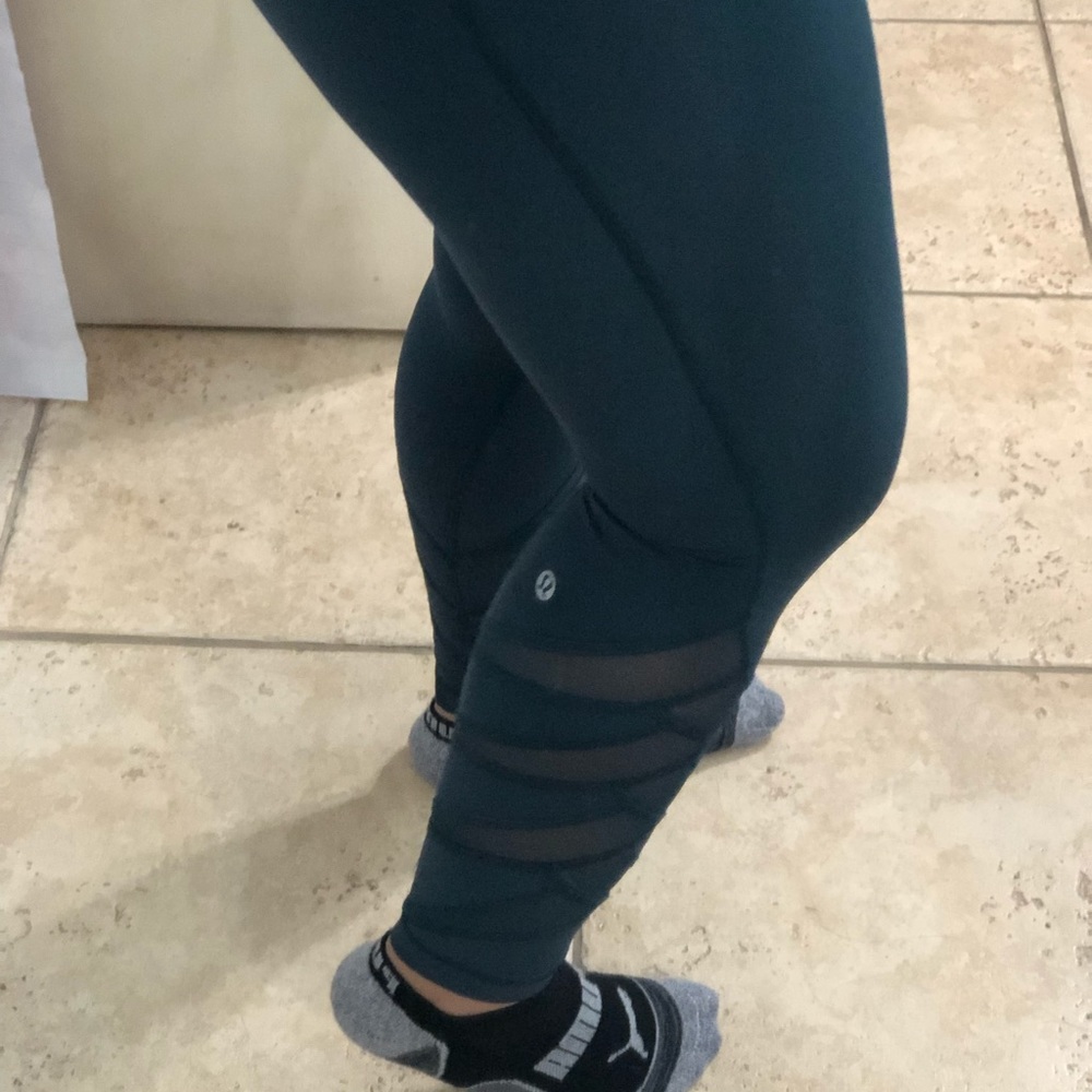 SE Lululemon leggings w/mesh detailing